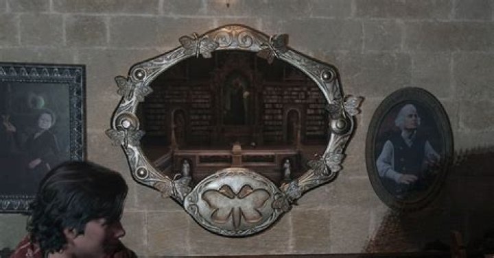 This puzzle has two mirrors (Image via HoYoverse)